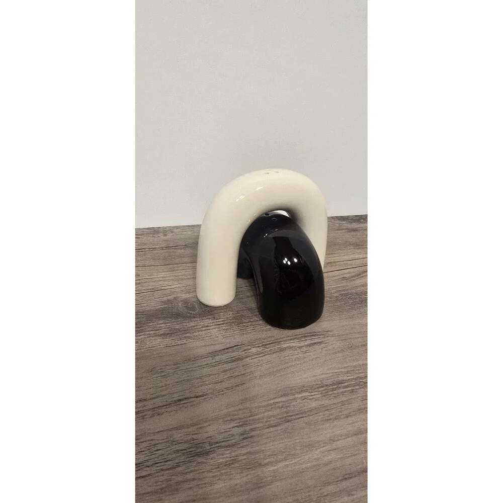 Salt Pepper Shakers Black White Arches. NEW Set Of 2.